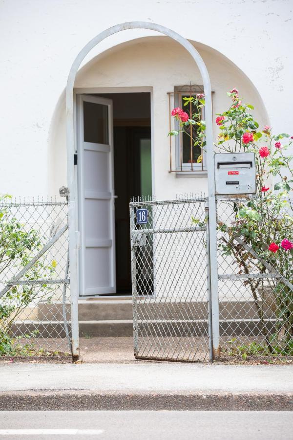 Le Coquet Chez Maguy Maison De Ville Avec Jardin Besancon Exterior photo